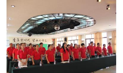 紫山グループが黨創(chuàng)立104周年を祝う黨員大會(huì)を円満に開催