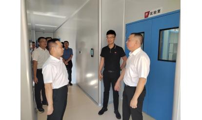 漳州ハイテク區(qū)黨労働委員會(huì)書記陳建進(jìn)氏がチームを率いて紫山産業(yè)園を訪問(wèn)、調(diào)査研究